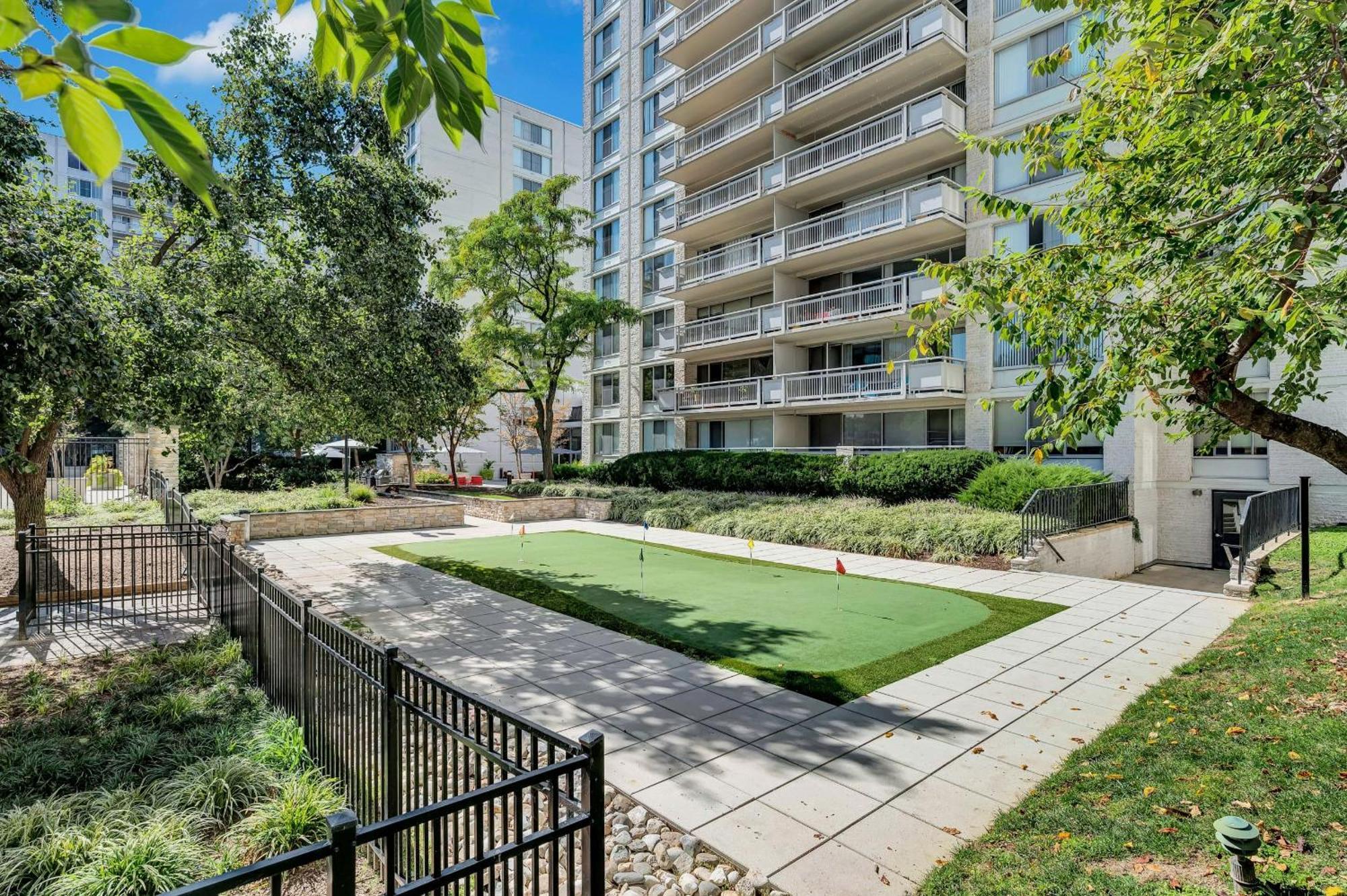 Apartment At Crystal City With Gym อาร์ลิงตัน ภายนอก รูปภาพ